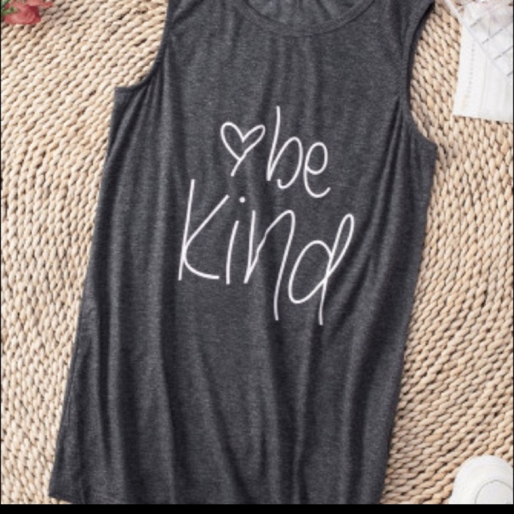 *Host Pick* Be Kind graphic tank - Picture 4 of 5
